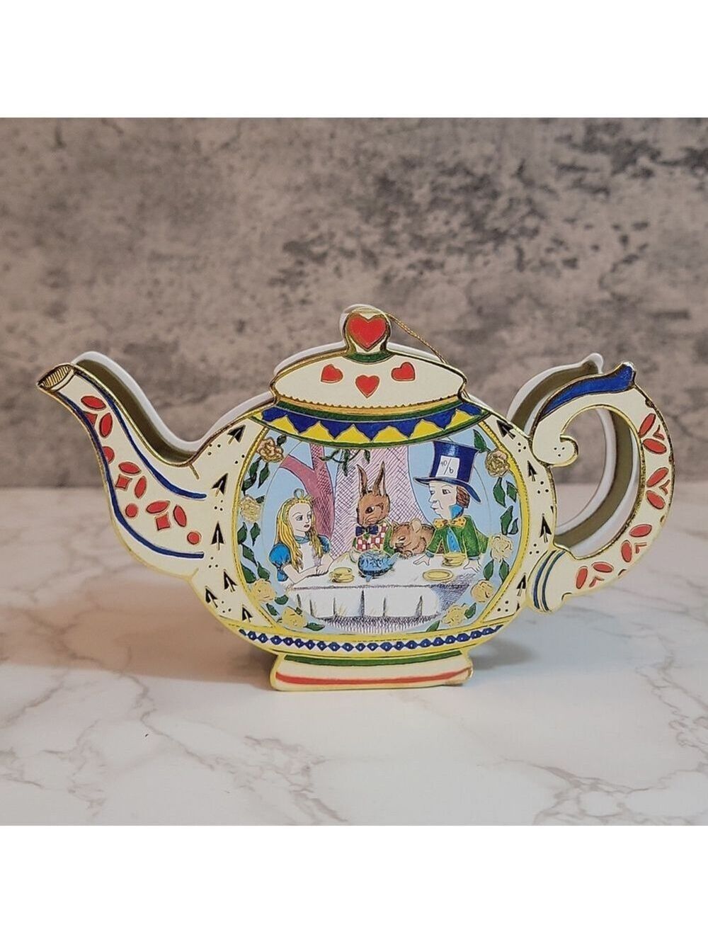 Alice In Wonderland Trinket Box 1994 With Gold Plastic Tea Set - Picture 1 of 8